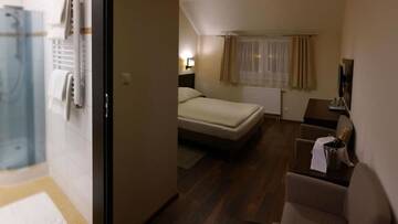 Фото номера Двухместный номер с 1 кроватью Отель Hotel Pod Chełmem г. Ropa 2